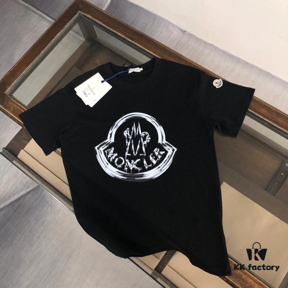 6931a228ccd8ab3d7af96402 MONCLER 2025 SS Summer New Arrival Round Neck Short-Sleeve T-Shirt! Premium 270g Heavyweight Cotton Fabric with Excellent Hand Feel and Texture! Slim Tailored Cut for a Clean, Sharp Look! Stylish and Attractive! Exquisitely Stitched with Outstanding Silhouette! Superior Breathability! Effortlessly Worn by All Age Groups – A Must-Have Essential for Men's Wardrobes.
