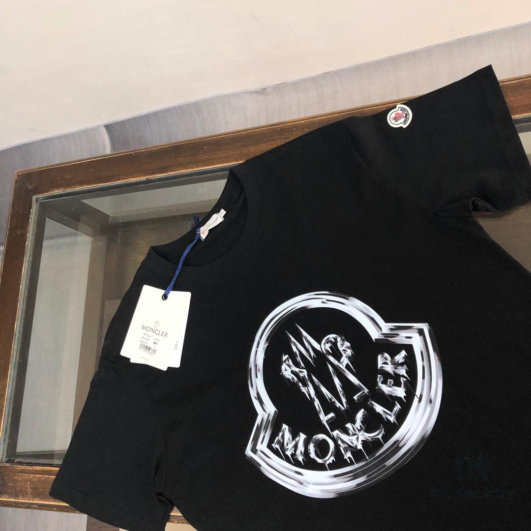 6931a229ccd8ab3d7af96404 MONCLER 2025 SS Summer New Arrival Round Neck Short-Sleeve T-Shirt! Premium 270g Heavyweight Cotton Fabric with Excellent Hand Feel and Texture! Slim Tailored Cut for a Clean, Sharp Look! Stylish and Attractive! Exquisitely Stitched with Outstanding Silhouette! Superior Breathability! Effortlessly Worn by All Age Groups – A Must-Have Essential for Men's Wardrobes.