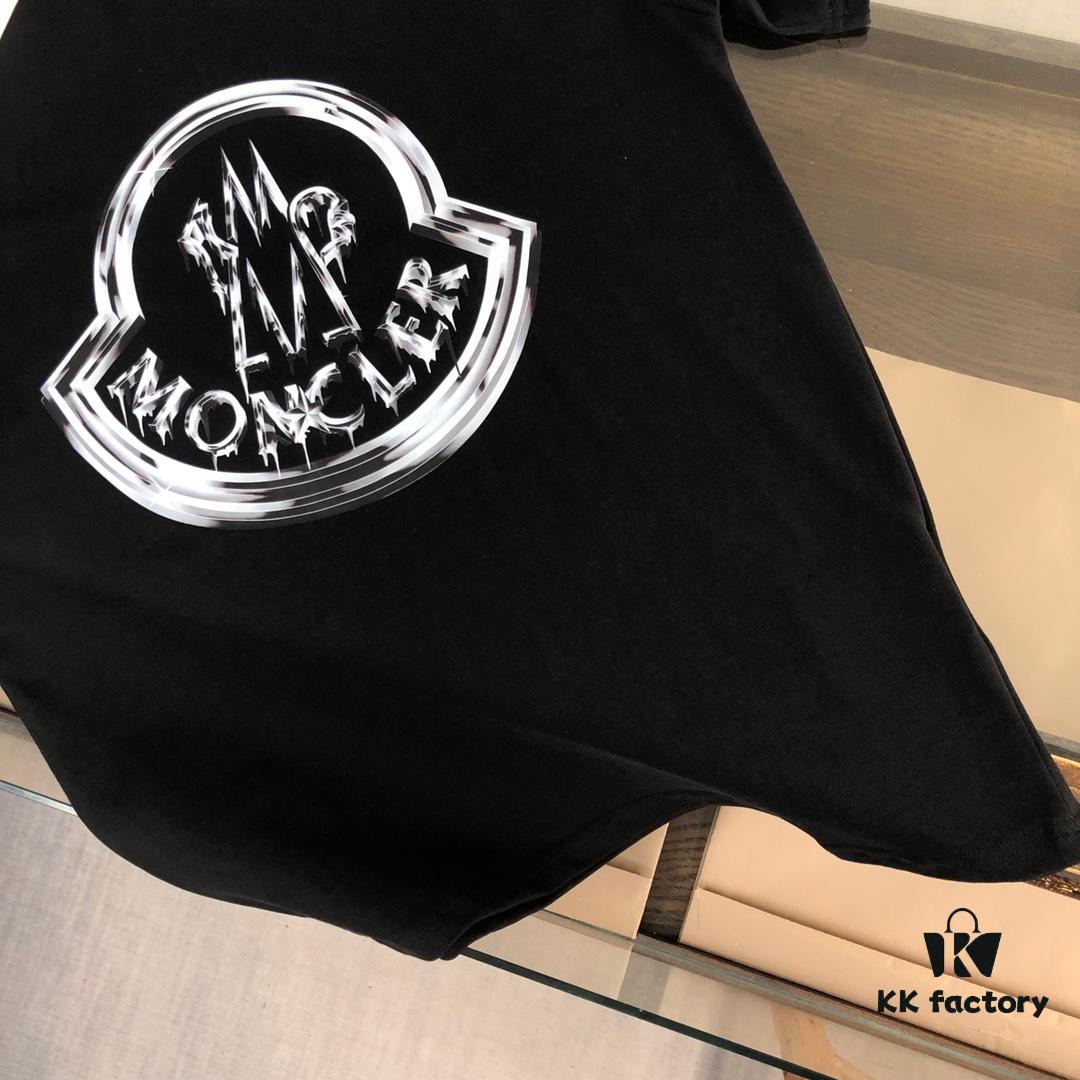 6931a229ccd8ab3d7af96407 MONCLER 2025 SS Summer New Arrival Round Neck Short-Sleeve T-Shirt! Premium 270g Heavyweight Cotton Fabric with Excellent Hand Feel and Texture! Slim Tailored Cut for a Clean, Sharp Look! Stylish and Attractive! Exquisitely Stitched with Outstanding Silhouette! Superior Breathability! Effortlessly Worn by All Age Groups – A Must-Have Essential for Men's Wardrobes.