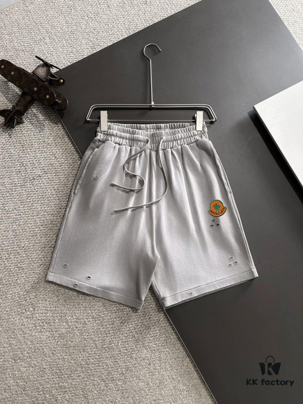 High-End Moncler 2025 Spring/Summer New Elastic Waist Casual Plain Loose Shorts