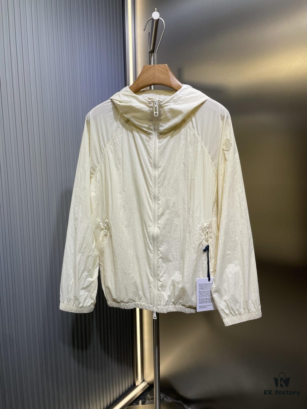6931a24bccd8ab3d7af965f9 New Arrival Original Order High-End Quality Moncle* 2024 Spring/Summer Latest Collection! Rainbow Rainbow Original Custom Windproof Fabric with Structured Texture, Adorable Youthful Sporty Girl Style! Back Bow with Split Design. Loose Fit, Extremely Comfortable and Breathable to Wear, a Must-Have Item for Elegant Ladies