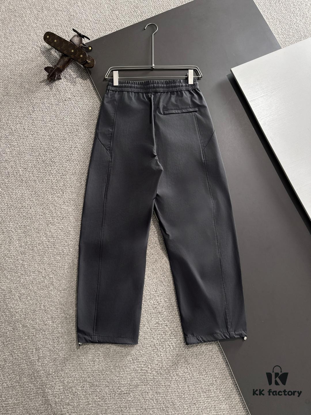6931a260ccd8ab3d7af96782 Hermes 2025 Spring/Summer New Elastic Waist Casual Pants, Lightweight Custom Counter Fabric, Breathable and Comfortable, Exquisitely Designed with Brand Elements, Soft and Smooth Texture, Excellent Fit and Tailoring