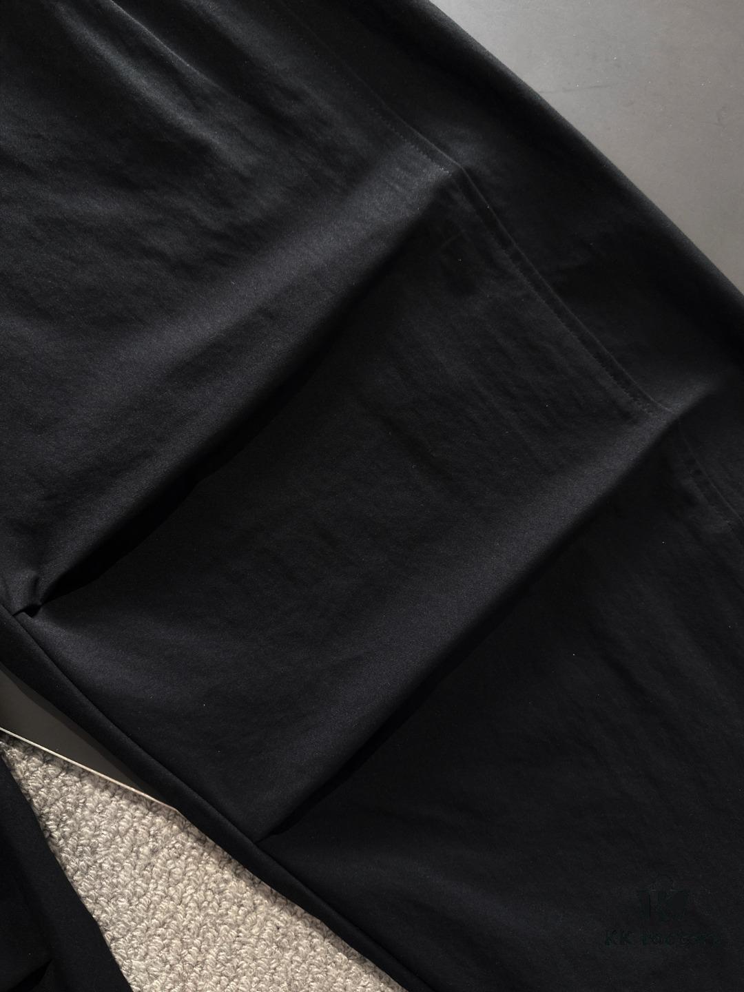 6931a261ccd8ab3d7af96786 Hermes 2025 Spring/Summer New Elastic Waist Casual Pants, Lightweight Custom Counter Fabric, Breathable and Comfortable, Exquisite Details, Brand Design Concept, High Quality, Soft and Smooth Texture, Excellent Fit with Relaxed Tailoring