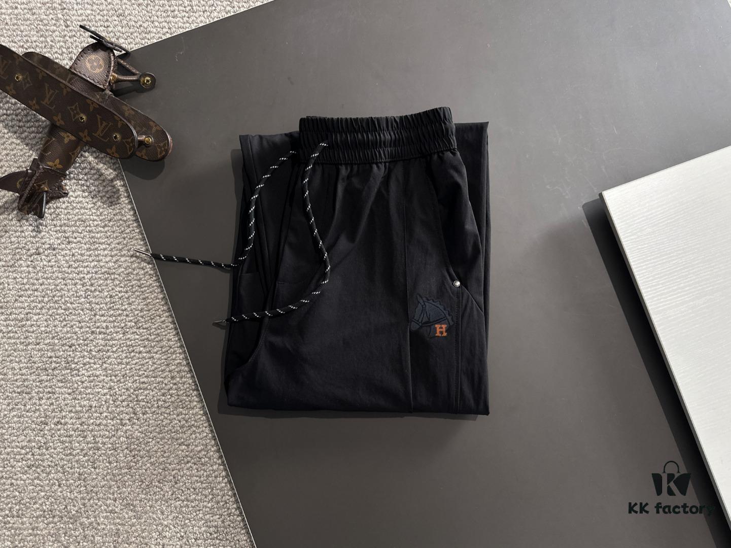 6931a261ccd8ab3d7af9678a Hermes 2025 Spring/Summer New Elastic Waist Casual Pants, Lightweight Custom Counter Fabric, Breathable and Comfortable, Exquisite Details, Brand Design Concept, High Quality, Soft and Smooth Texture, Excellent Fit with Relaxed Tailoring
