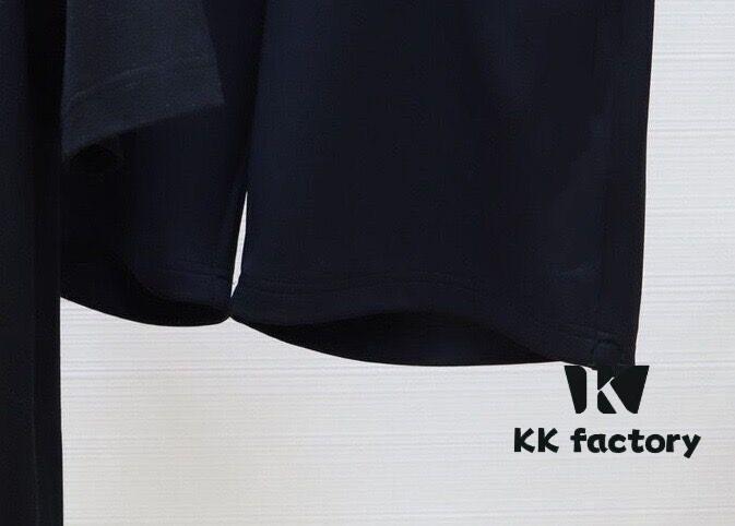 6931a264ccd8ab3d7af967d3 HERMES Men's Short-Sleeve T-Shirt and Shorts Set, 2025 New Arrival, Official Website Synchronized Release, High-End Version Available, Exquisitely Soft and Comfortable Fabric, Three-Dimensional Tailoring for Superior Fit