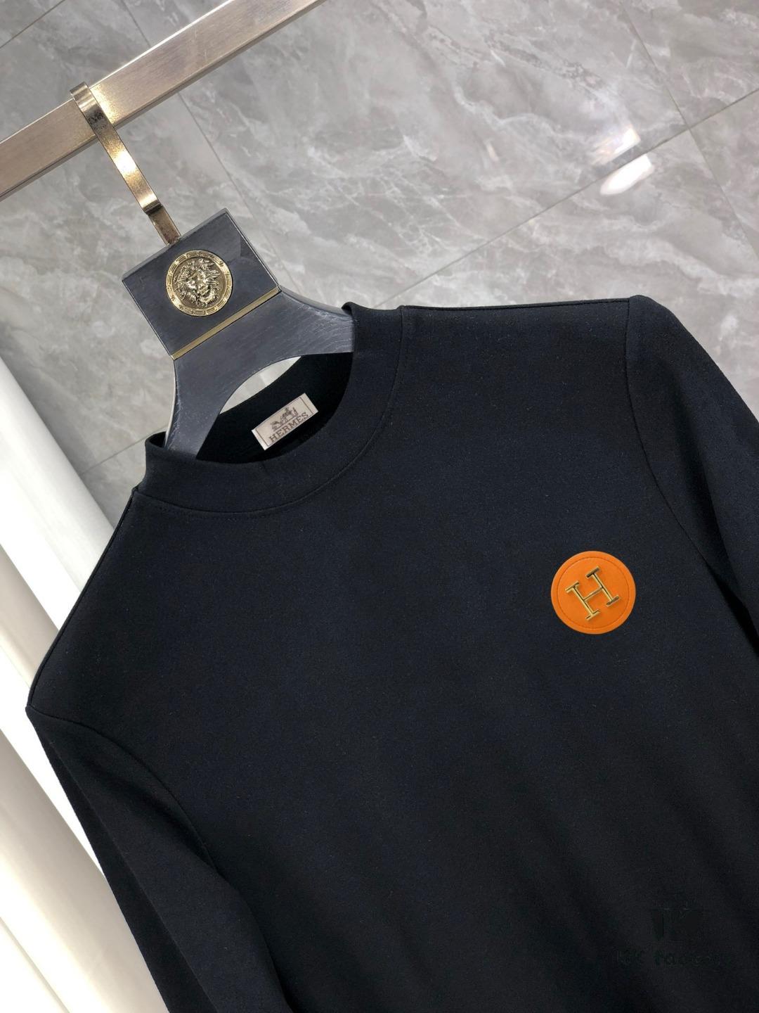 Hermes 25SS Wool Long-Sleeve Base Layer Top, Italian Original Factory Order Channel, Highly Individual and Sophisticated Style, Front Logo Design