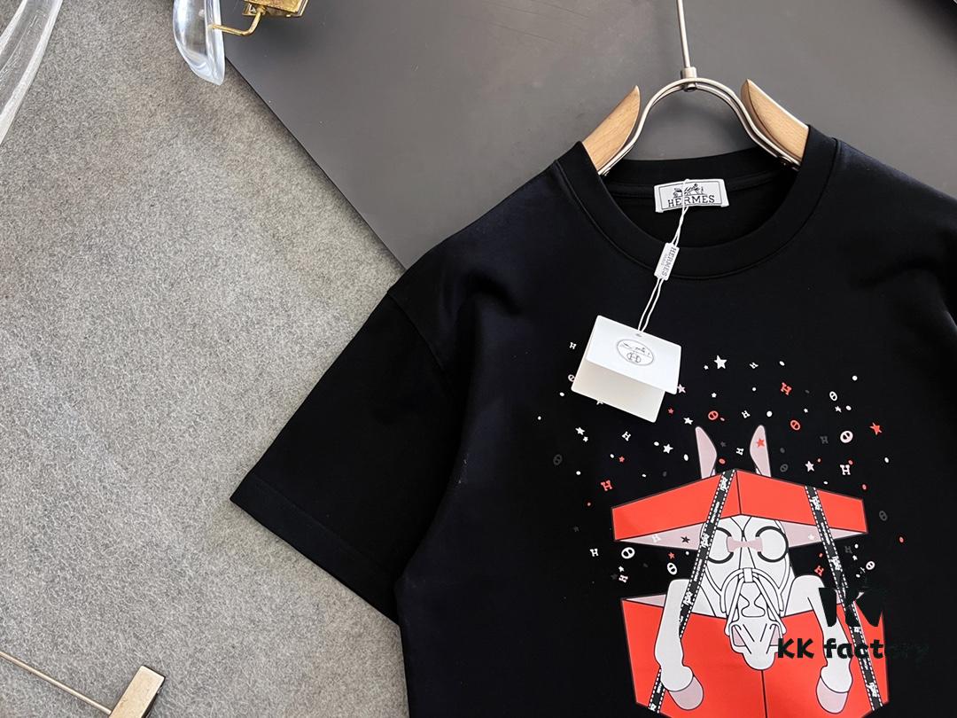 6931a284ccd8ab3d7af96973 Hermes 2025 Latest Print Short Sleeve T-Shirt, High-Quality Cabinet Original Order Short Sleeve, Top-Tier Craftsmanship with Imported Fabric, Premium Cabinet-Grade Screen Printing Design