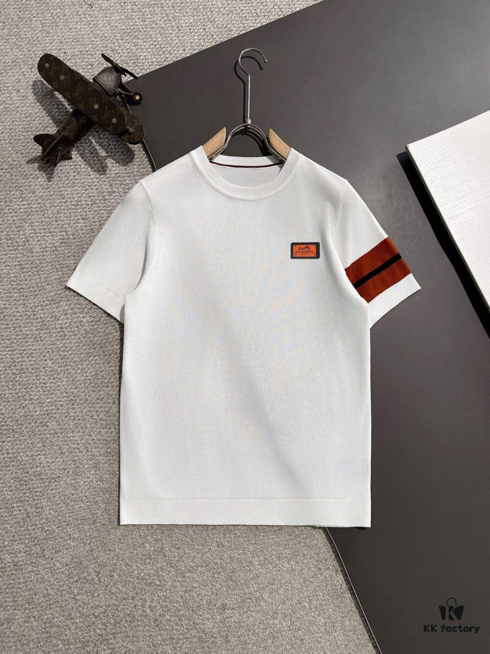 6931a28accd8ab3d7af969ec High-Quality Hermès 2025 Spring/Summer New Men's Round Neck Short-Sleeve T-Shirt
