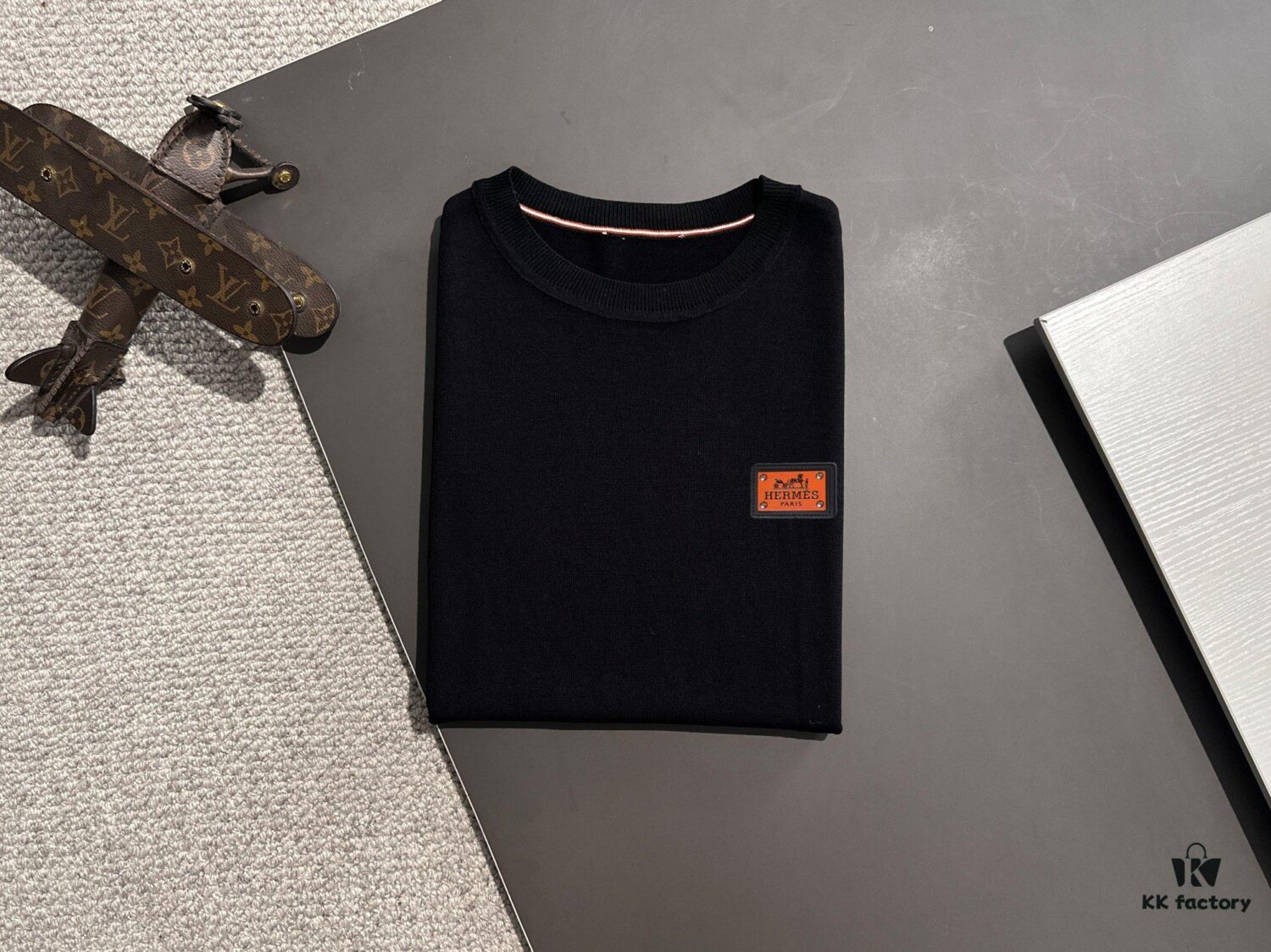 6931a28bccd8ab3d7af969fc Hermès 2025 Spring/Summer New Men's Round Neck Short-Sleeve T-Shirt, High-Quality Combed Cotton Knit Fabric with Embroidered Logo
