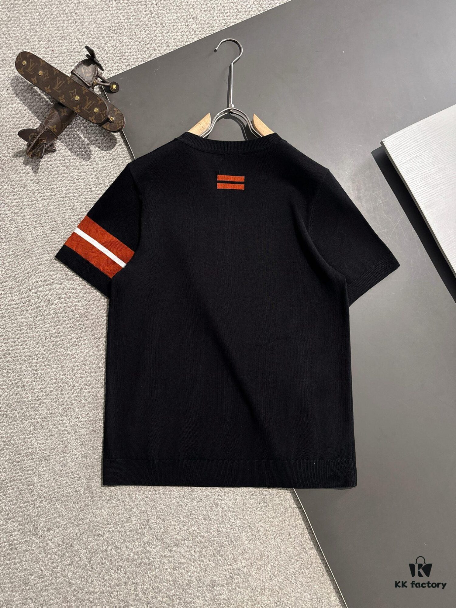 6931a28bccd8ab3d7af969fd Hermès 2025 Spring/Summer New Men's Round Neck Short-Sleeve T-Shirt, High-Quality Combed Cotton Knit Fabric with Embroidered Logo