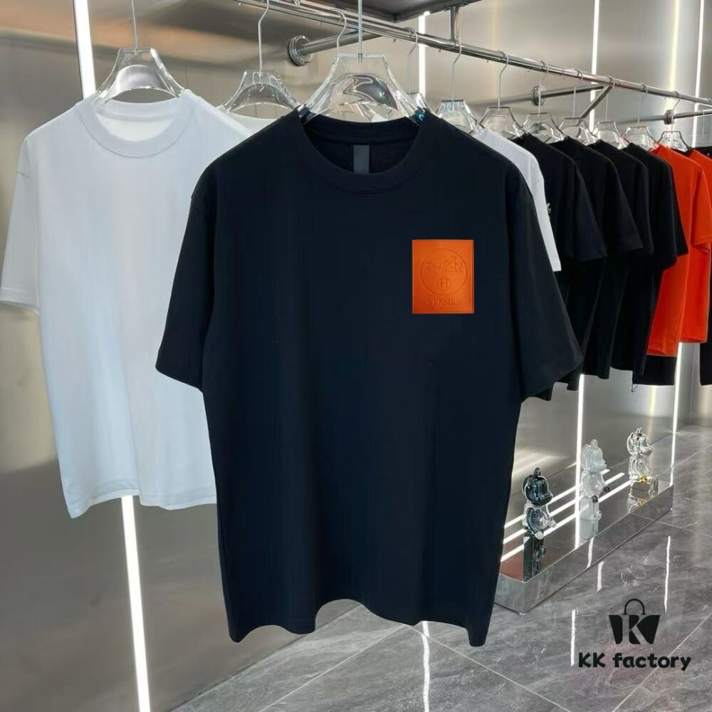 Hermes 2025 Spring Collection Short Sleeve Shirt with Handcrafted Logo, Gold Thread Detailing and Buttoned Hem