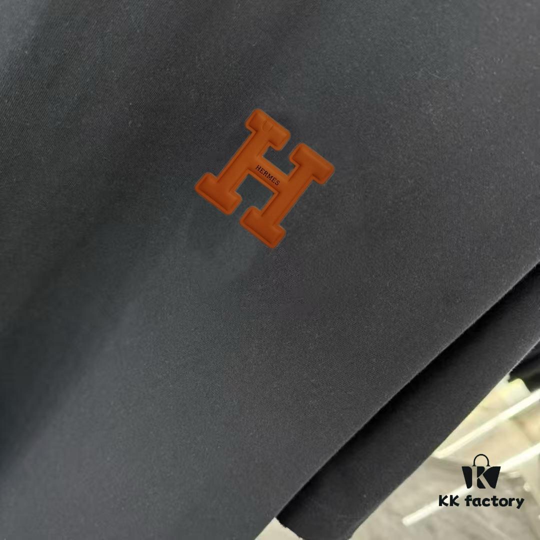 6931a28fccd8ab3d7af96a4d Hermes 2025 Spring-Summer New Arrival Short Sleeve Shirt with Hand-Customized Logo on Chest