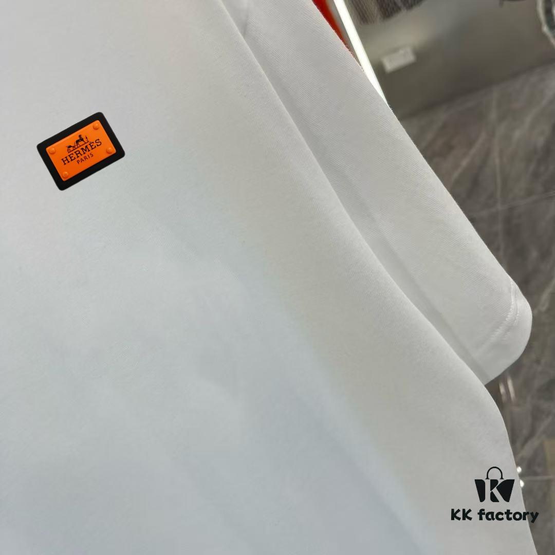 6931a28fccd8ab3d7af96a58 Hermes 2025 Spring Collection Short Sleeve T-Shirt with Handcrafted Logo, Premium 260g Cotton Fabric, OS Drop-Shoulder Design, Unisex and Versatile