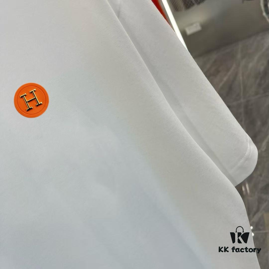 6931a291ccd8ab3d7af96a6b Hermes 2025 Spring Collection Short Sleeve Shirt, Hand-Customized Logo at Chest, Pure Cotton Fabric with Gold Thread Embroidery, Classic Buttoned Hem, OS Drop-Shoulder Fit