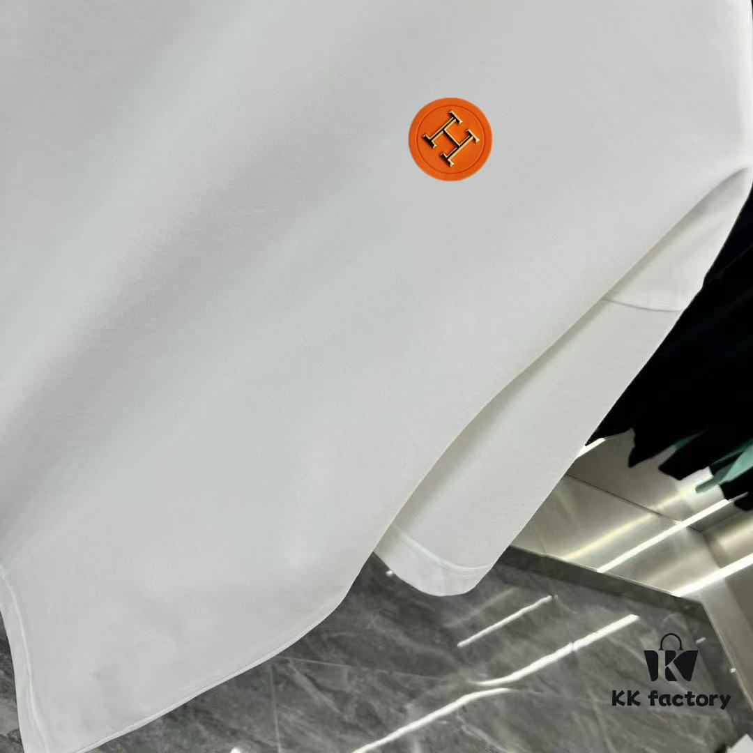 6931a291ccd8ab3d7af96a6c Hermes 2025 Spring Collection Short Sleeve Shirt, Hand-Customized Logo at Chest, Pure Cotton Fabric with Gold Thread Embroidery, Classic Buttoned Hem, OS Drop-Shoulder Fit