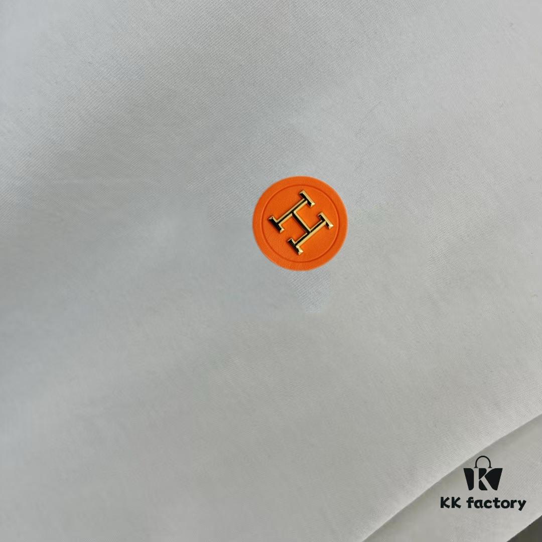 6931a291ccd8ab3d7af96a6d Hermes 2025 Spring Collection Short Sleeve Shirt, Hand-Customized Logo at Chest, Pure Cotton Fabric with Gold Thread Embroidery, Classic Buttoned Hem, OS Drop-Shoulder Fit