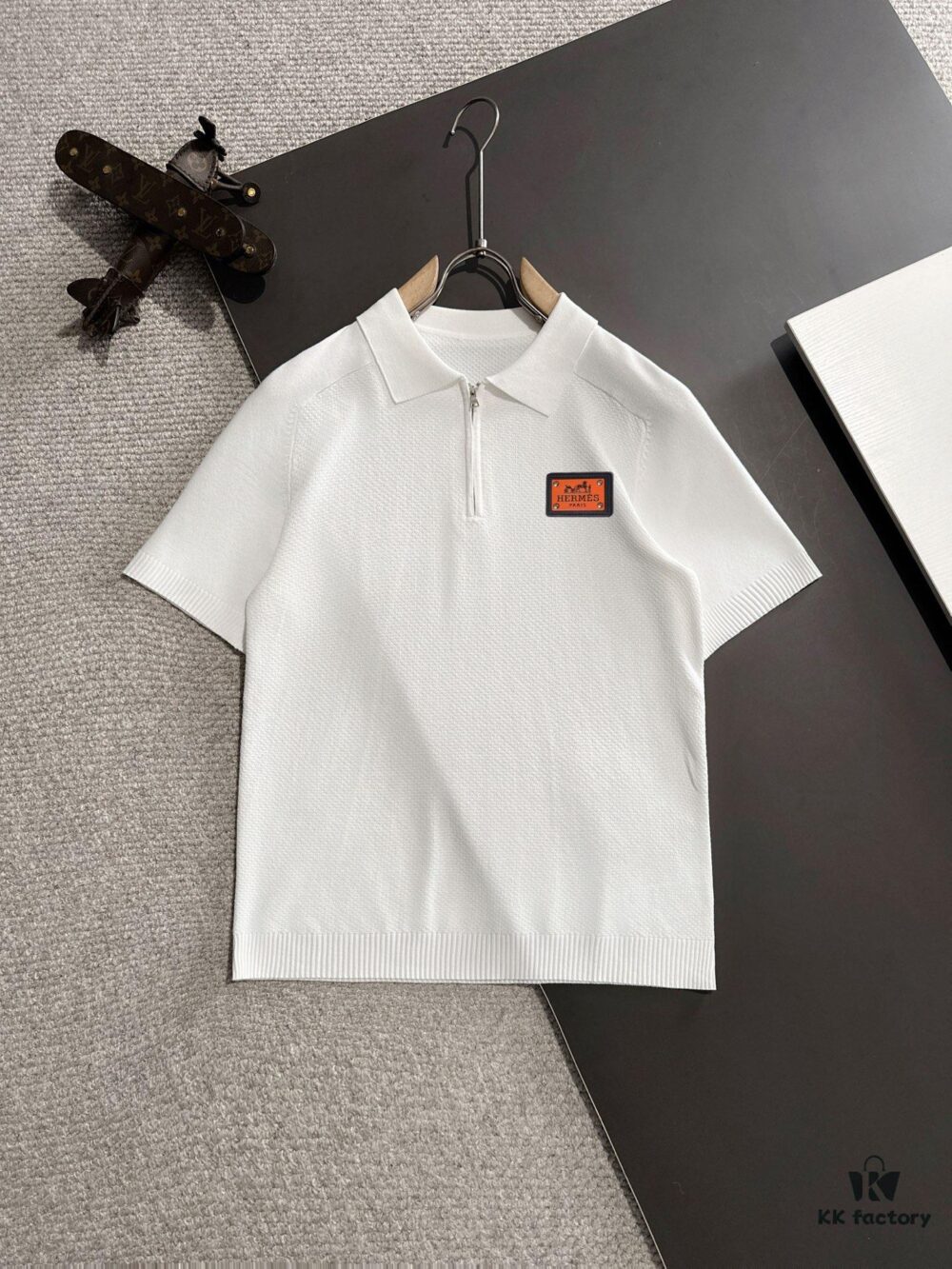 6931a296ccd8ab3d7af96abc High-Quality Hermès 2025 Spring/Summer New Men's Notched Short-Sleeve T-Shirt