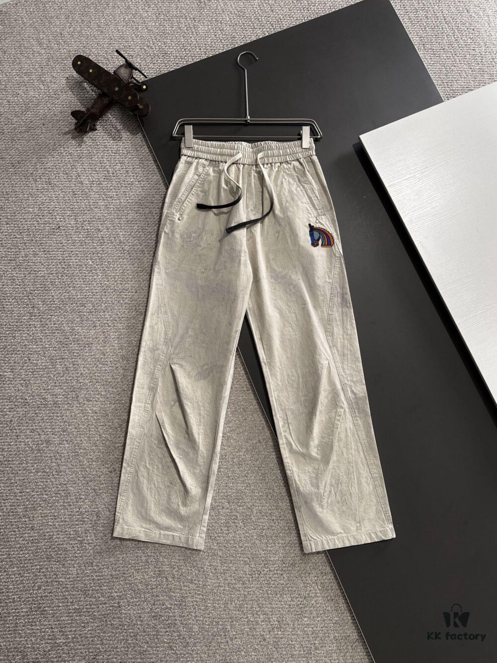 6931a297ccd8ab3d7af96ad5 Hermes 2025 Spring/Summer New Elastic Waist Casual Pants, Lightweight Custom Fabric from Boutique, Breathable and Highly Comfortable, Exquisite Details, Brand-Inspired Design Concept Reflecting High Quality, Soft and Delicate Touch, Leisure Cut with Excellent Fit