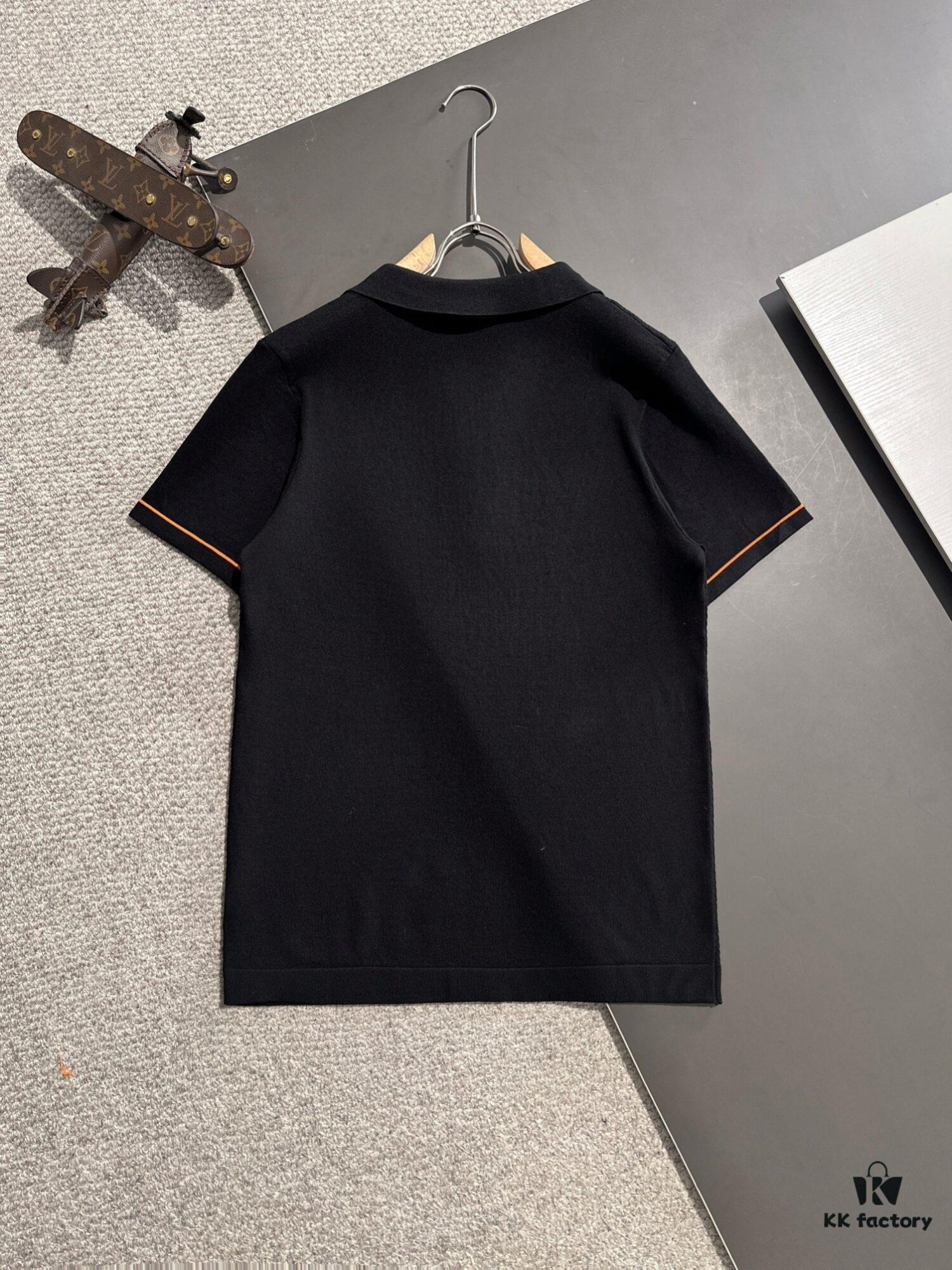 6931a298ccd8ab3d7af96ae6 High-Quality Hermès 2025 Spring/Summer New Men's Collared Short-Sleeve T-Shirt