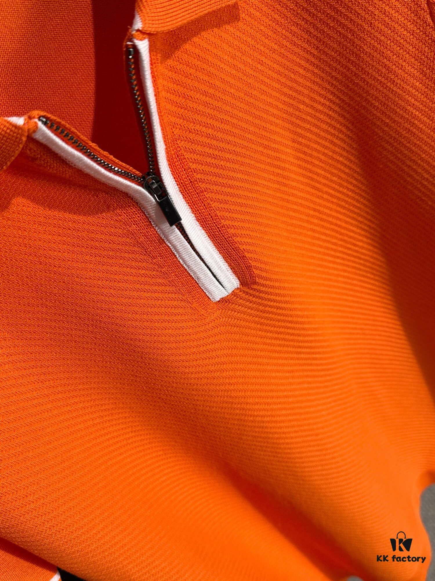 6931a298ccd8ab3d7af96aeb High-Quality Hermès 2025 Spring/Summer New Men's Notched Short-Sleeve T-Shirt