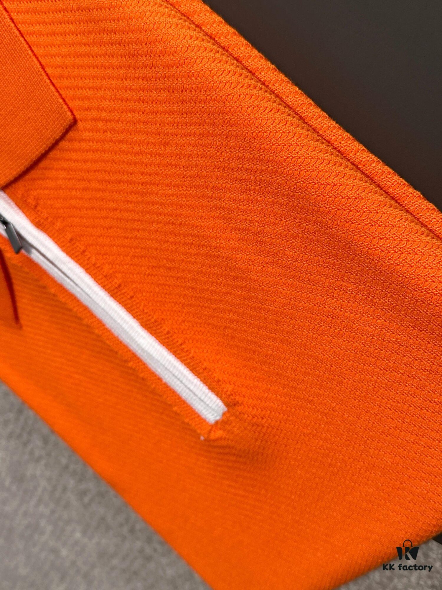 6931a298ccd8ab3d7af96aec High-Quality Hermès 2025 Spring/Summer New Men's Notched Short-Sleeve T-Shirt