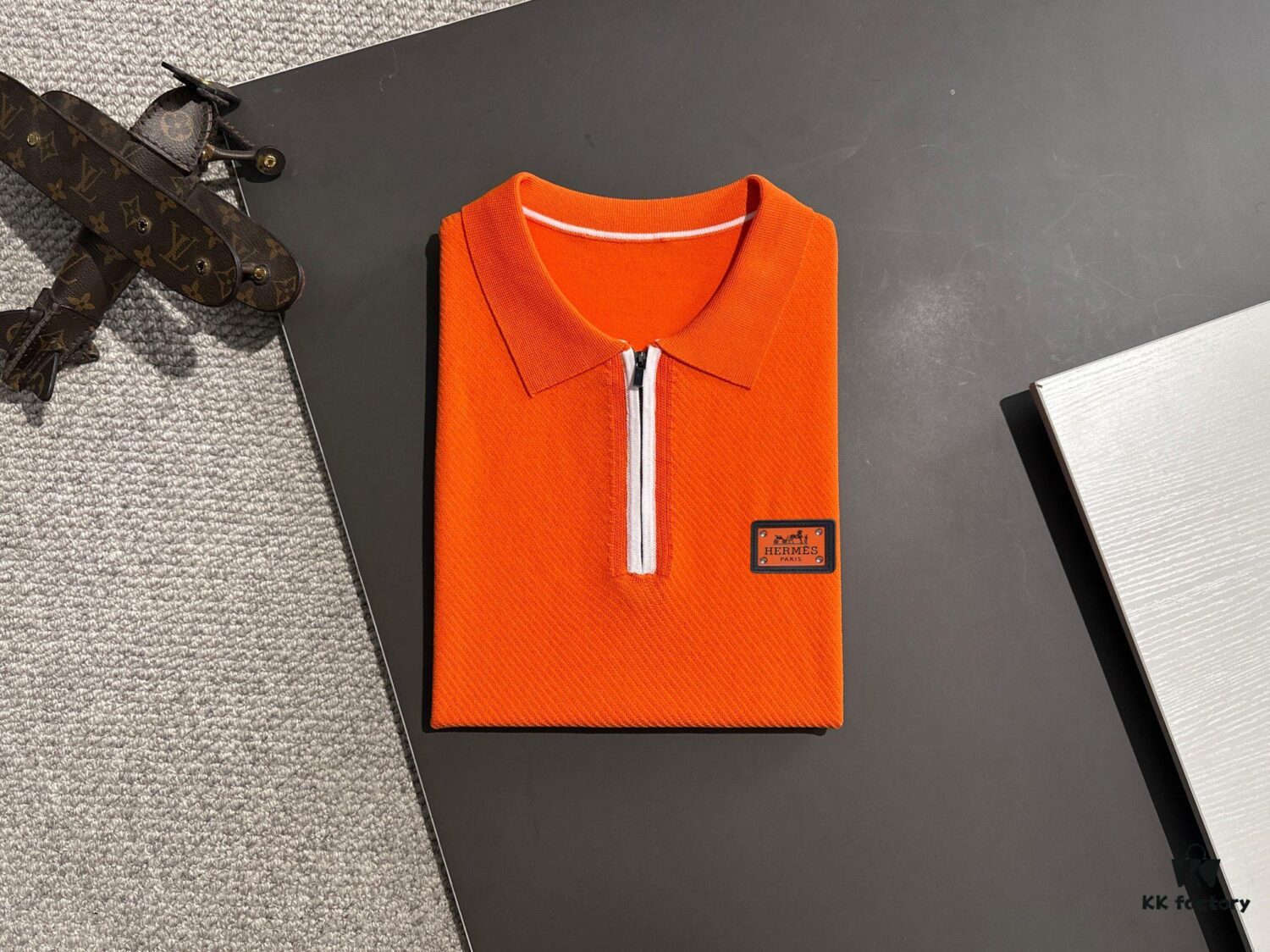6931a298ccd8ab3d7af96aee High-Quality Hermès 2025 Spring/Summer New Men's Notched Short-Sleeve T-Shirt