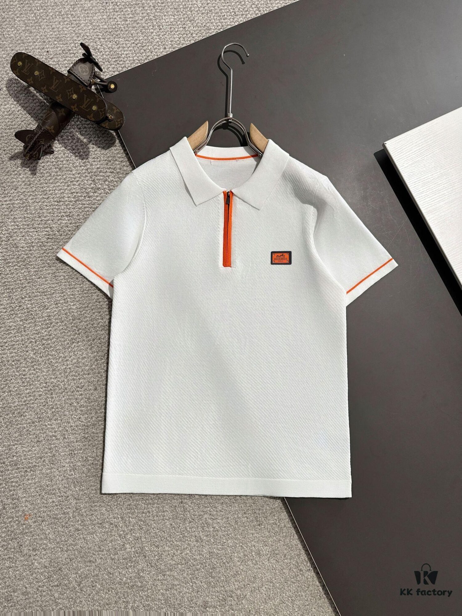 6931a298ccd8ab3d7af96af0 High-Quality Hermès 2025 Spring/Summer New Men's Collared Short-Sleeve T-Shirt
