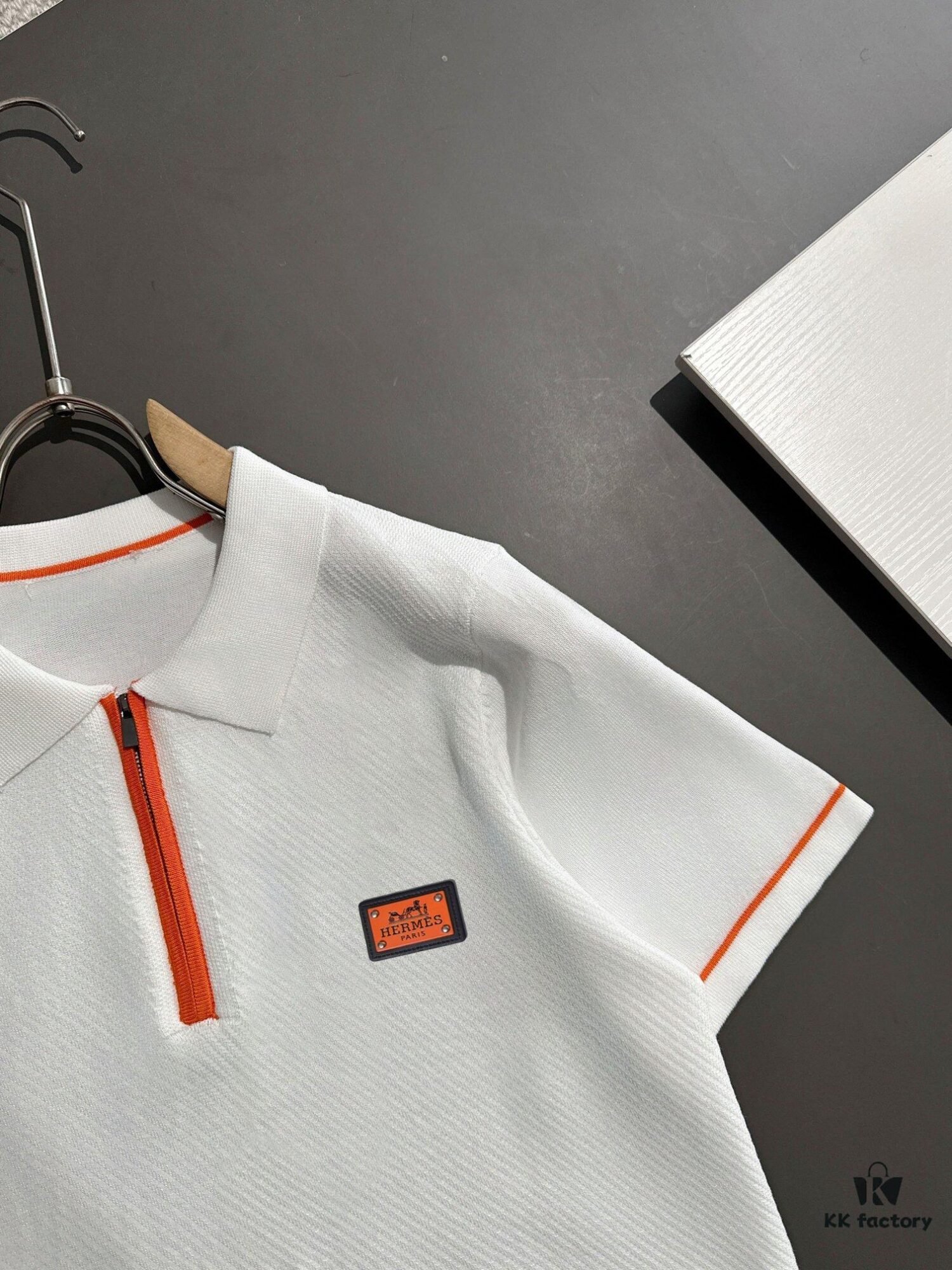 6931a298ccd8ab3d7af96af1 High-Quality Hermès 2025 Spring/Summer New Men's Collared Short-Sleeve T-Shirt