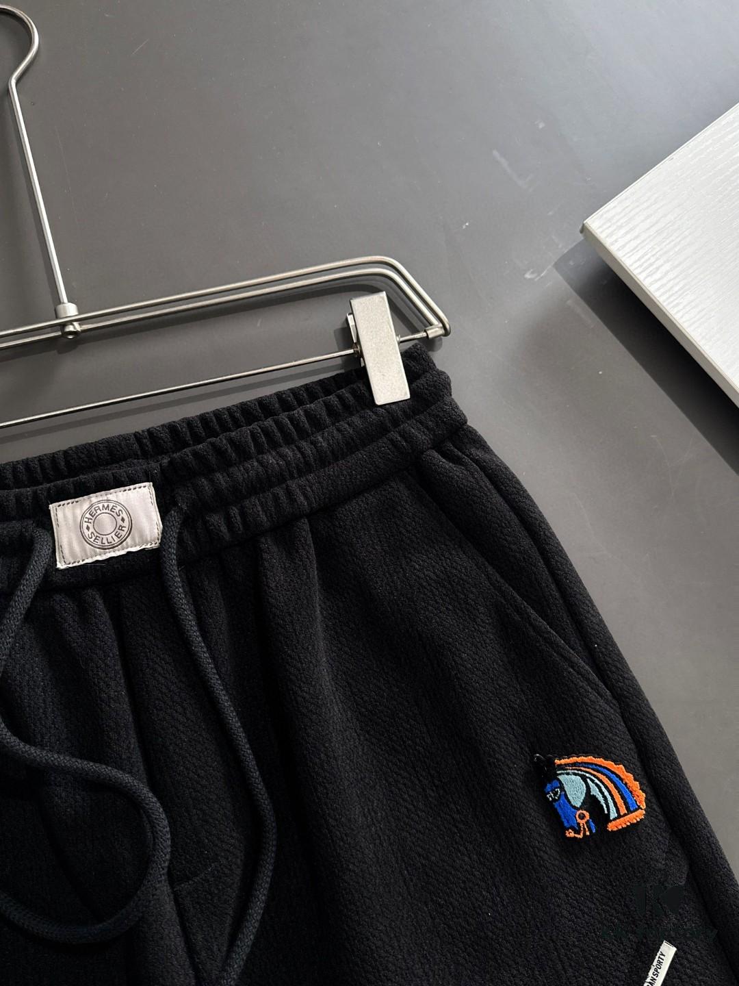 6931a2a4ccd8ab3d7af96bc8 Hermes 2024 Autumn/Winter New Elastic Waist Casual Pants, Fleece-Lined and Thickened, Premium Custom Fabric, Breathable and Comfortable, Exquisite Details, Brand-Inspired Design, Soft and Smooth Texture, Relaxed Tailoring with Excellent Fit