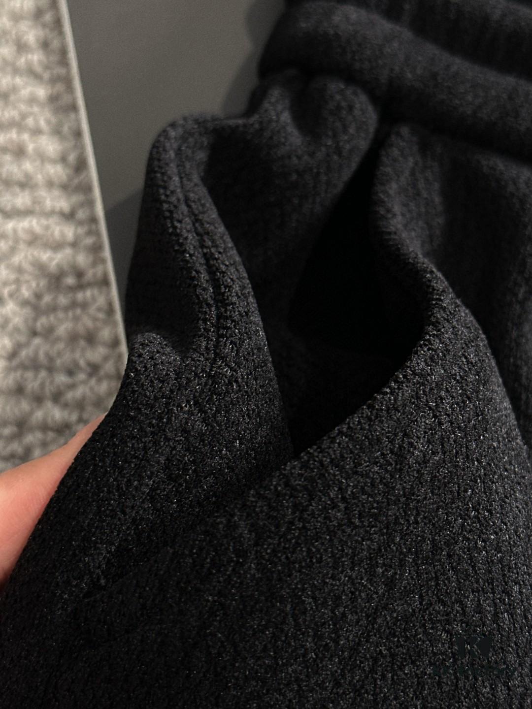 6931a2a4ccd8ab3d7af96bcb Hermes 2024 Autumn/Winter New Elastic Waist Casual Pants, Fleece-Lined and Thickened, Premium Custom Fabric, Breathable and Comfortable, Exquisite Details, Brand-Inspired Design, Soft and Smooth Texture, Relaxed Tailoring with Excellent Fit