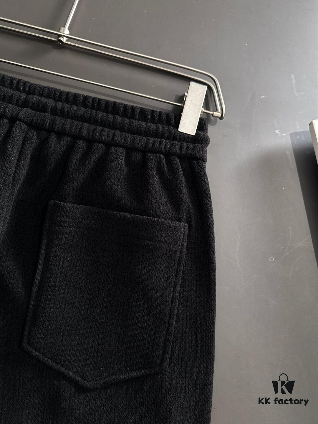 6931a2a4ccd8ab3d7af96bcd Hermes 2024 Autumn/Winter New Elastic Waist Casual Pants, Fleece-Lined and Thickened, Premium Custom Fabric, Breathable and Comfortable, Exquisite Details, Brand-Inspired Design, Soft and Smooth Texture, Relaxed Tailoring with Excellent Fit