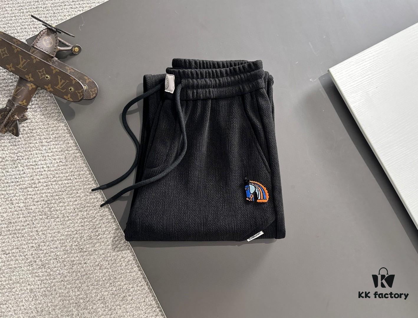 6931a2a4ccd8ab3d7af96bce Hermes 2024 Autumn/Winter New Elastic Waist Casual Pants, Fleece-Lined and Thickened, Premium Custom Fabric, Breathable and Comfortable, Exquisite Details, Brand-Inspired Design, Soft and Smooth Texture, Relaxed Tailoring with Excellent Fit