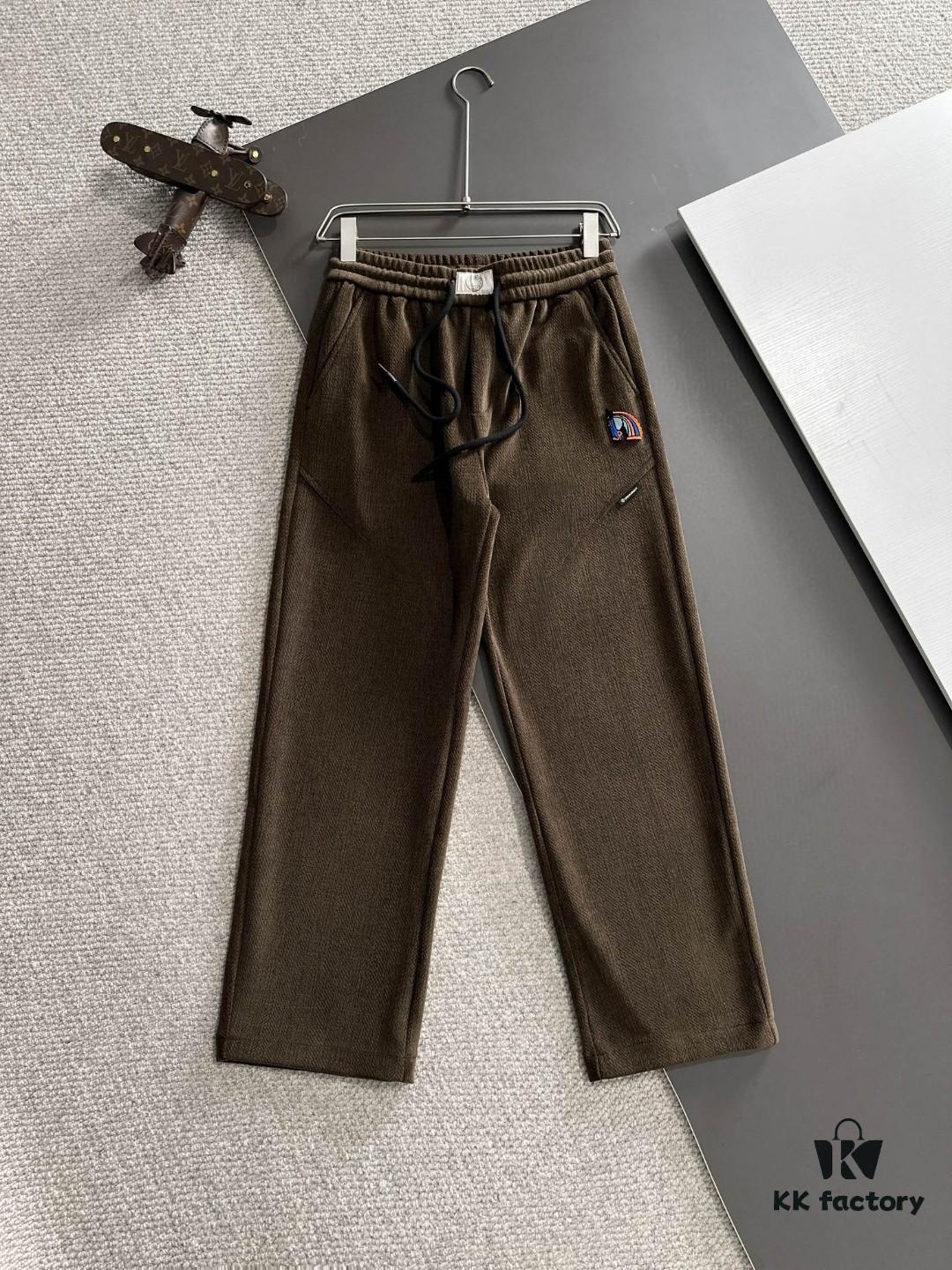 6931a2a4ccd8ab3d7af96bd0 Hermes 2024 Autumn/Winter New Elastic Waist Casual Pants, Fleece-Lined and Thickened, Premium Custom Fabric, Breathable and Comfortable, Exquisite Details, Brand-Inspired Design, Soft and Smooth Texture, Refined Leisure Cut with Excellent Fit