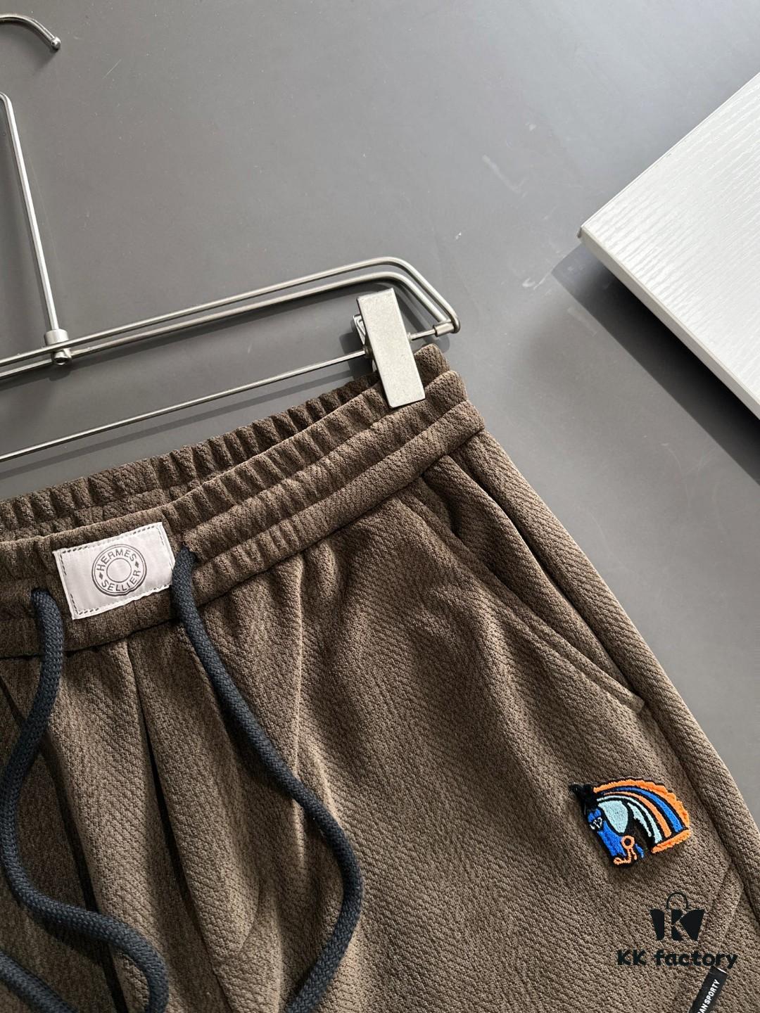 6931a2a5ccd8ab3d7af96bd1 Hermes 2024 Autumn/Winter New Elastic Waist Casual Pants, Fleece-Lined and Thickened, Premium Custom Fabric, Breathable and Comfortable, Exquisite Details, Brand-Inspired Design, Soft and Smooth Texture, Refined Leisure Cut with Excellent Fit