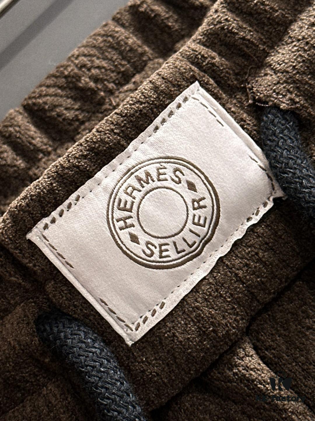 6931a2a5ccd8ab3d7af96bd2 Hermes 2024 Autumn/Winter New Elastic Waist Casual Pants, Fleece-Lined and Thickened, Premium Custom Fabric, Breathable and Comfortable, Exquisite Details, Brand-Inspired Design, Soft and Smooth Texture, Refined Leisure Cut with Excellent Fit