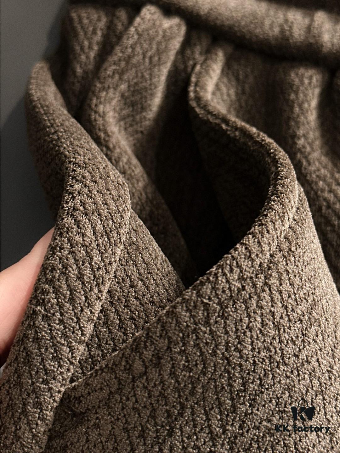 6931a2a5ccd8ab3d7af96bd4 Hermes 2024 Autumn/Winter New Elastic Waist Casual Pants, Fleece-Lined and Thickened, Premium Custom Fabric, Breathable and Comfortable, Exquisite Details, Brand-Inspired Design, Soft and Smooth Texture, Refined Leisure Cut with Excellent Fit