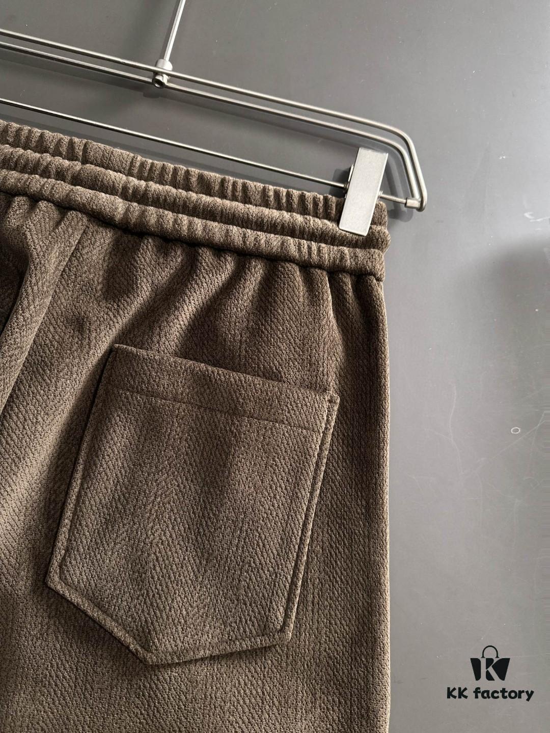 6931a2a5ccd8ab3d7af96bd5 Hermes 2024 Autumn/Winter New Elastic Waist Casual Pants, Fleece-Lined and Thickened, Premium Custom Fabric, Breathable and Comfortable, Exquisite Details, Brand-Inspired Design, Soft and Smooth Texture, Refined Leisure Cut with Excellent Fit