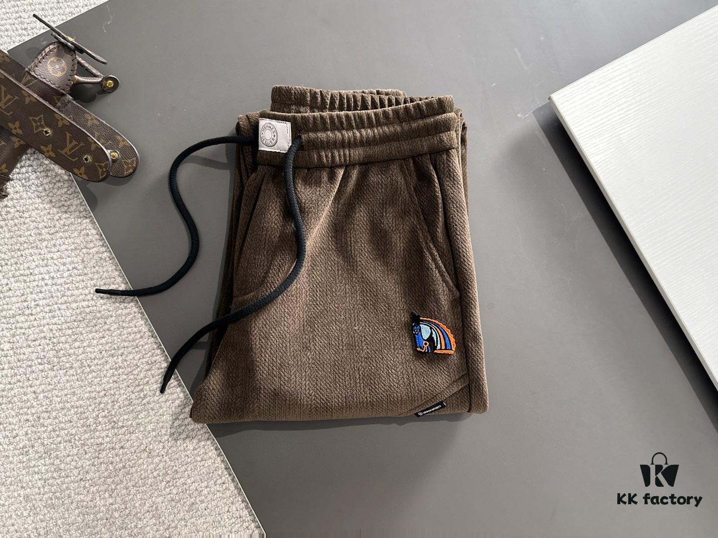 6931a2a5ccd8ab3d7af96bd7 Hermes 2024 Autumn/Winter New Elastic Waist Casual Pants, Fleece-Lined and Thickened, Premium Custom Fabric, Breathable and Comfortable, Exquisite Details, Brand-Inspired Design, Soft and Smooth Texture, Refined Leisure Cut with Excellent Fit