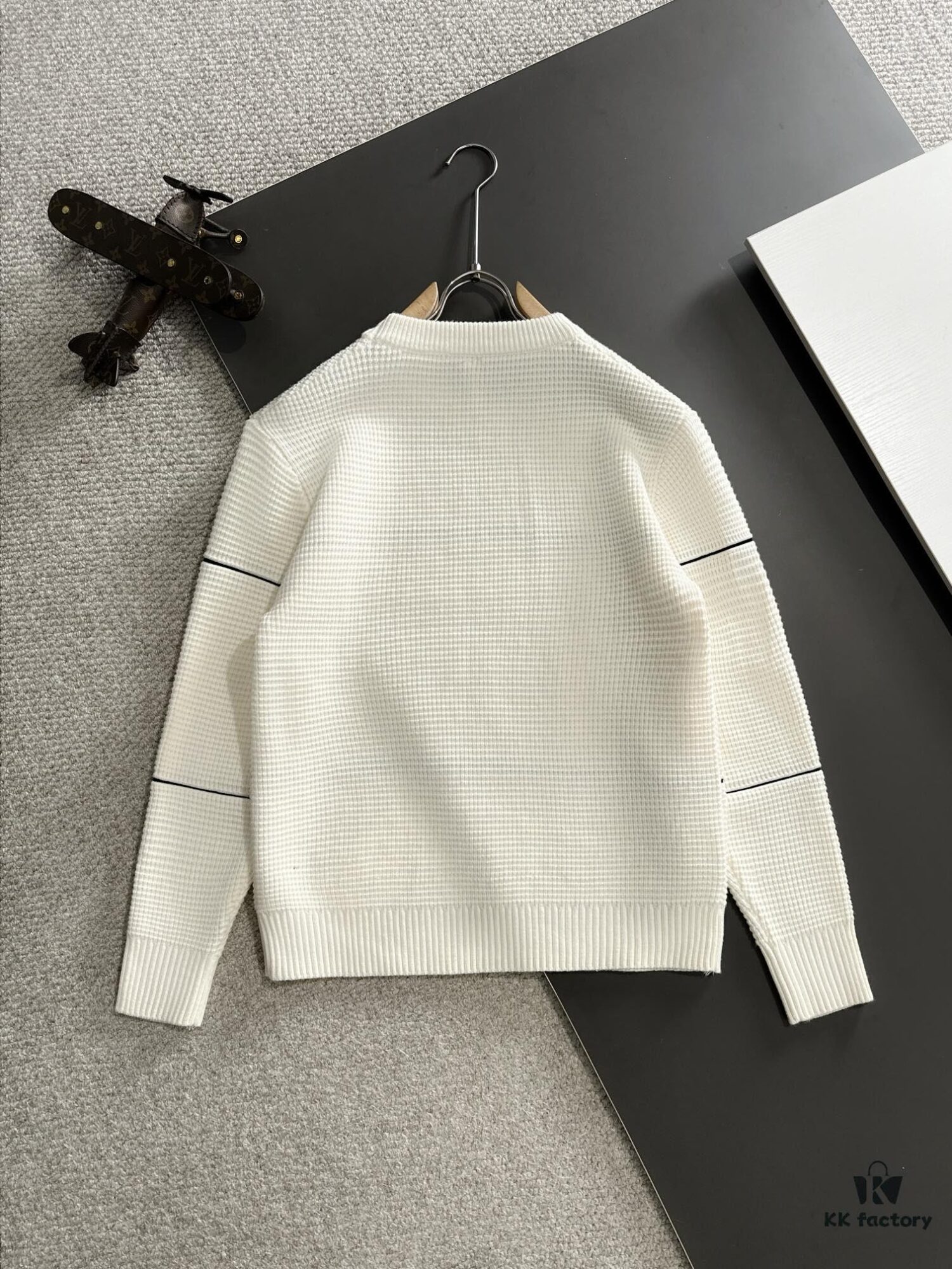 6931a2a6ccd8ab3d7af96bf4 Hermès 2024 Autumn-Winter New Round Neck Wool Blend Sweater, Official Store Bestseller, Embroidered Logo, Premium Craftsmanship