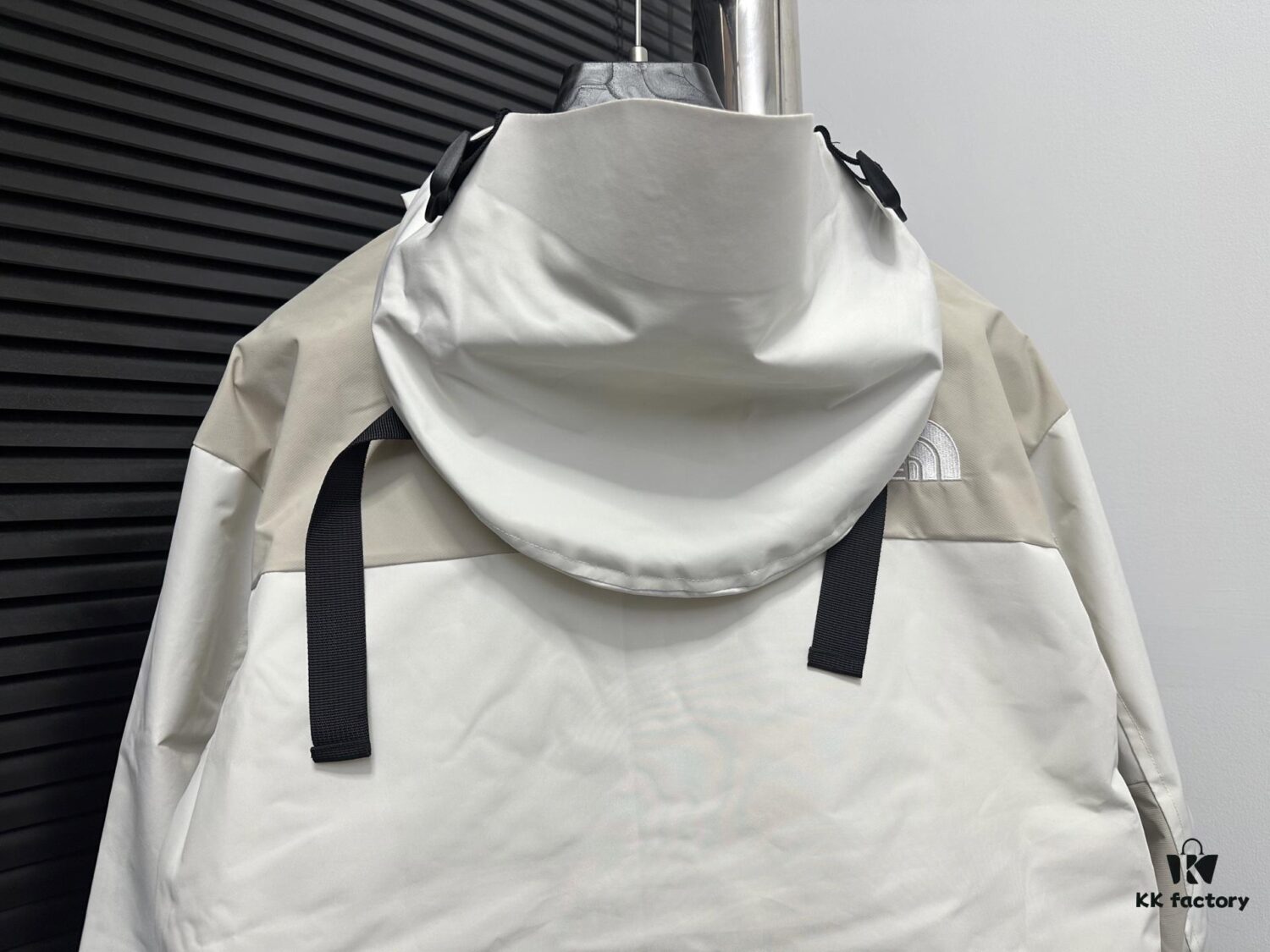The North Face 1990 Classic Outdoor Waterproof Hiking Jacket (Premium Version)
