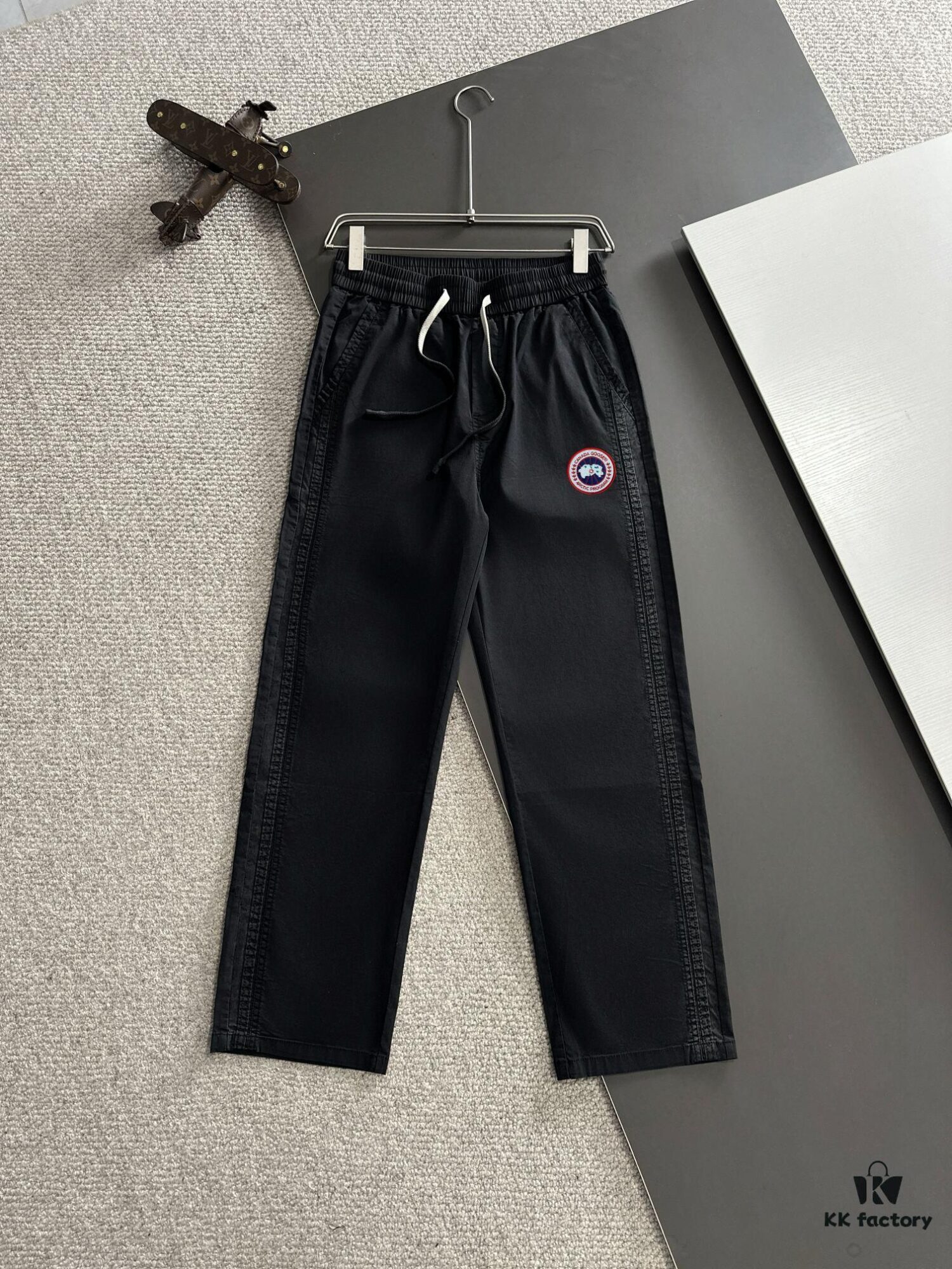 6931a2ffccd8ab3d7af97290 Canada Goose 2025 Spring/Summer New Elastic Waist Casual Pants, Lightweight Custom Fabric for Counter Use, Highly Breathable and Comfortable, Exquisite Details, Brand-Inspired Design Concept Reflecting High Quality, Soft and Smooth Touch