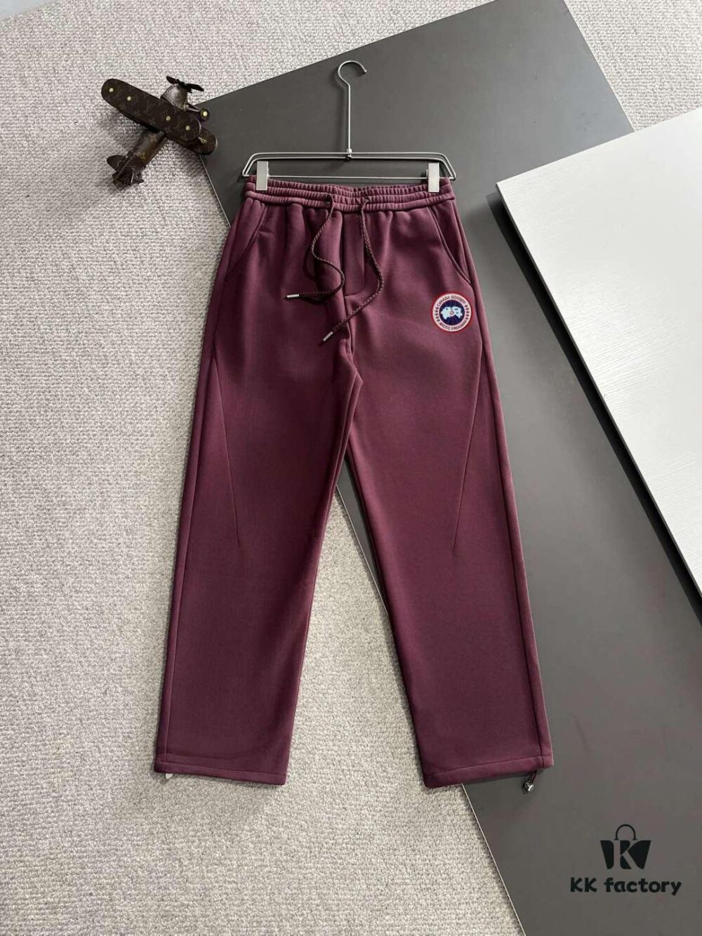 6931a304ccd8ab3d7af972e8 Large Goose 2024 Autumn/Winter New Casual Elastic Waist Pants, Fleece-Lined and Thickened, Premium Custom Fabric, Breathable and Comfortable, Exquisite Details, Brand-Inspired Design, High-Quality Craftsmanship, Soft and Smooth Touch