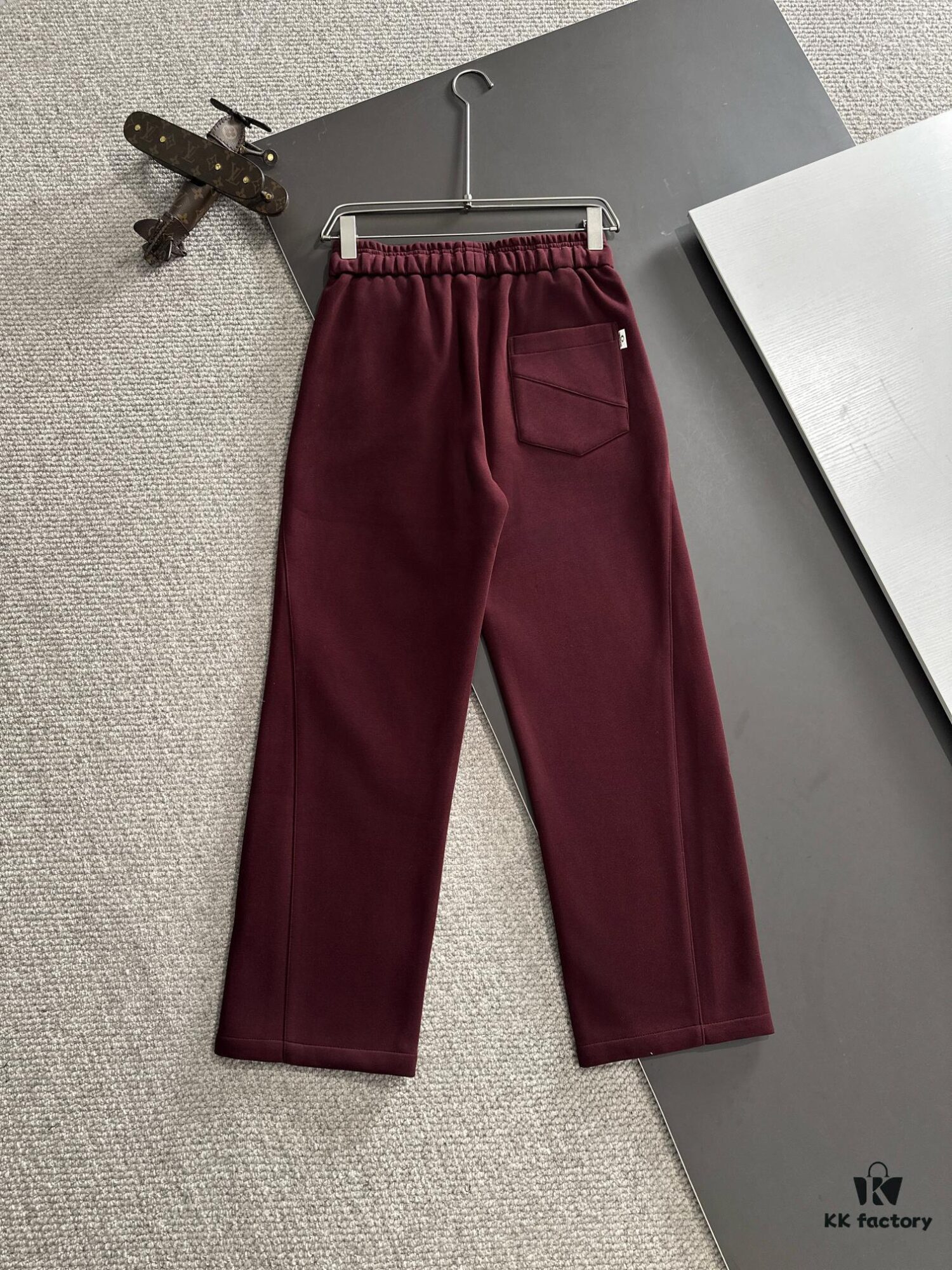 6931a30cccd8ab3d7af97389 Canada Goose 2024 Autumn/Winter New Casual Elastic Waist Pants, Fleece-Lined and Thickened, High Breathability, Premium Custom Fabric, Soft and Comfortable to Touch, Refined Tailoring for a Stylish Silhouette