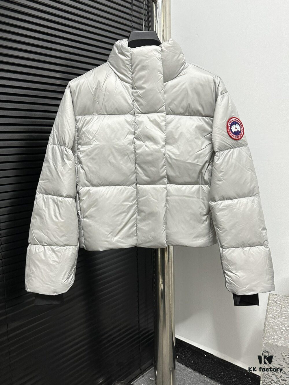 6931a30eccd8ab3d7af973b2 CANADA GOOSE Puffin Cypress Women's Short Down Jacket 2256W