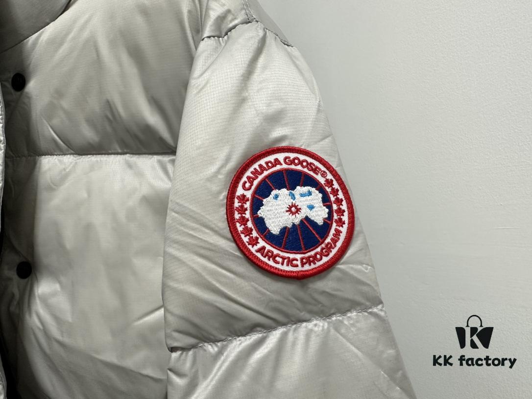 6931a30fccd8ab3d7af973b8 CANADA GOOSE Puffin Cypress Women's Short Down Jacket 2256W