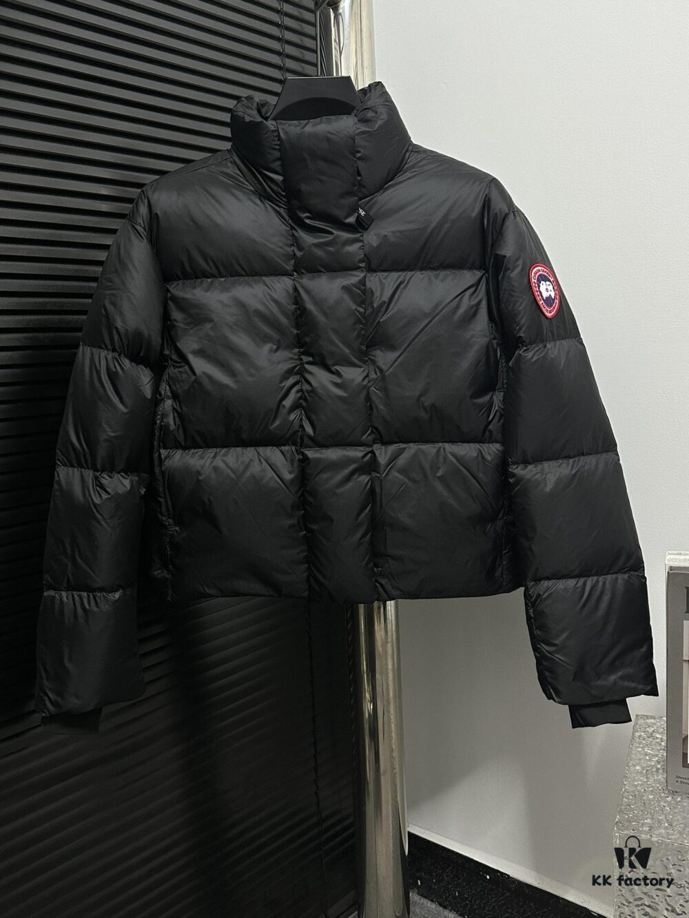 6931a30fccd8ab3d7af973c1 CANADA GOOSE Puffin Cypress Women's Short Down Jacket 2256W - Top Version