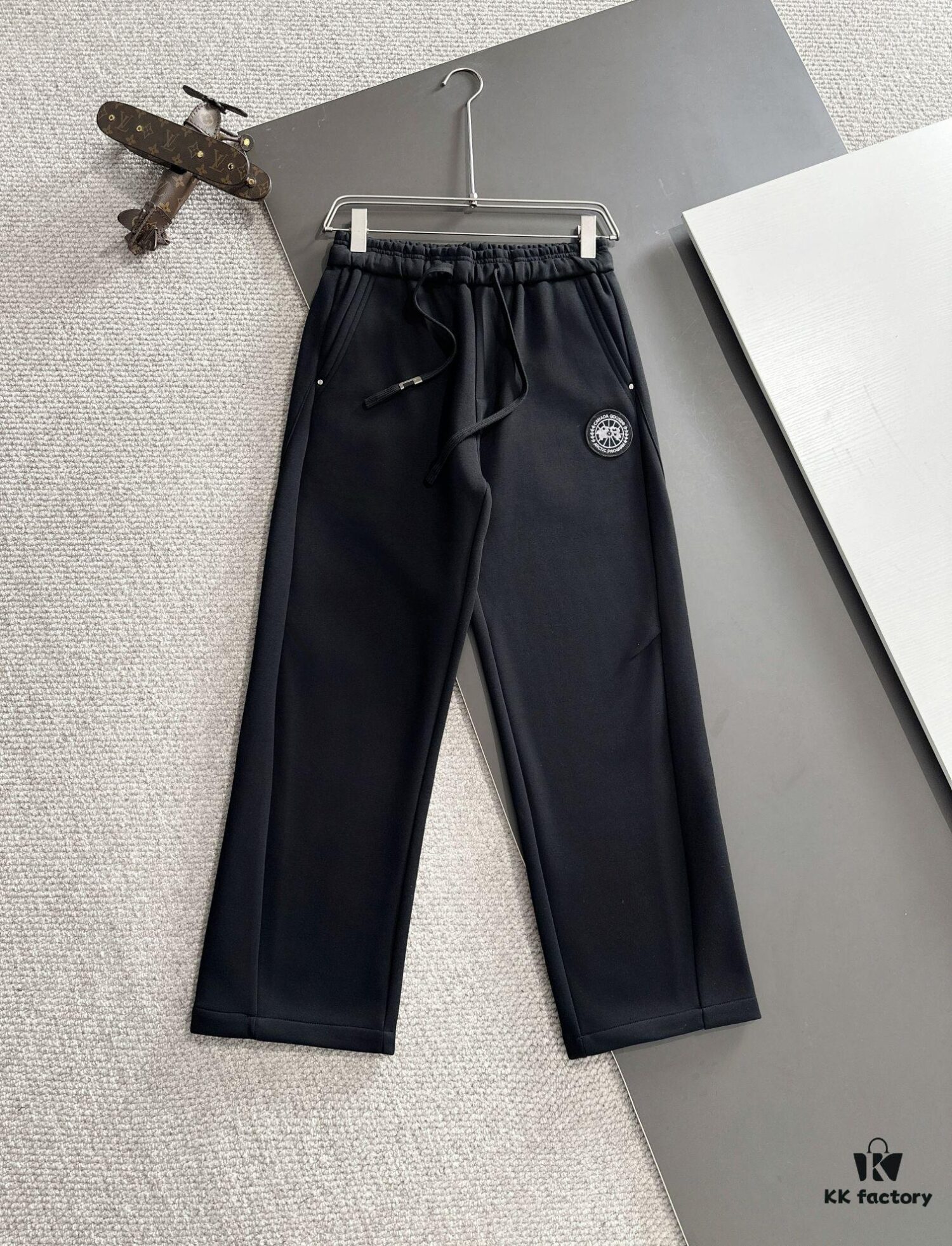 6931a31dccd8ab3d7af974c4 Canada Goose 2024 Autumn/Winter New Casual Elastic Waist Pants, Fleece-Lined and Thickened, Premium Custom Fabric, Breathable and Comfortable, Exquisite Details, Brand-Inspired Design, High-Quality Craftsmanship, Soft and Smooth Touch