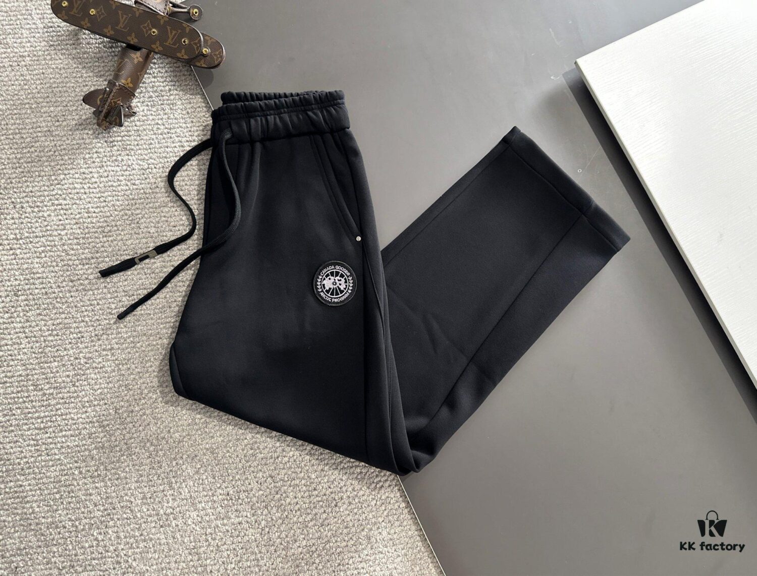 6931a31dccd8ab3d7af974c7 Canada Goose 2024 Autumn/Winter New Casual Elastic Waist Pants, Fleece-Lined and Thickened, Premium Custom Fabric, Breathable and Comfortable, Exquisite Details, Brand-Inspired Design, High-Quality Craftsmanship, Soft and Smooth Touch