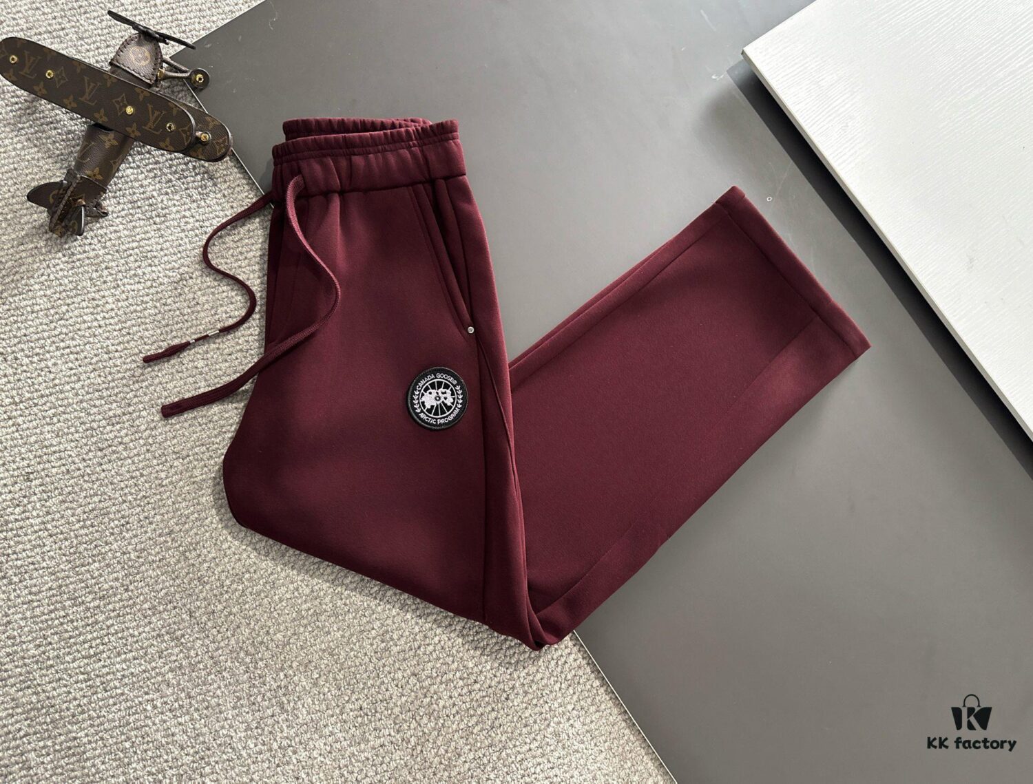 6931a31eccd8ab3d7af974cc Canada Goose 2024 Autumn/Winter New Casual Elastic Waist Pants, Fleece-Lined and Thickened, High Breathability, Premium Custom Fabric, Soft and Comfortable to Touch, Refined Tailoring for a Stylish Silhouette