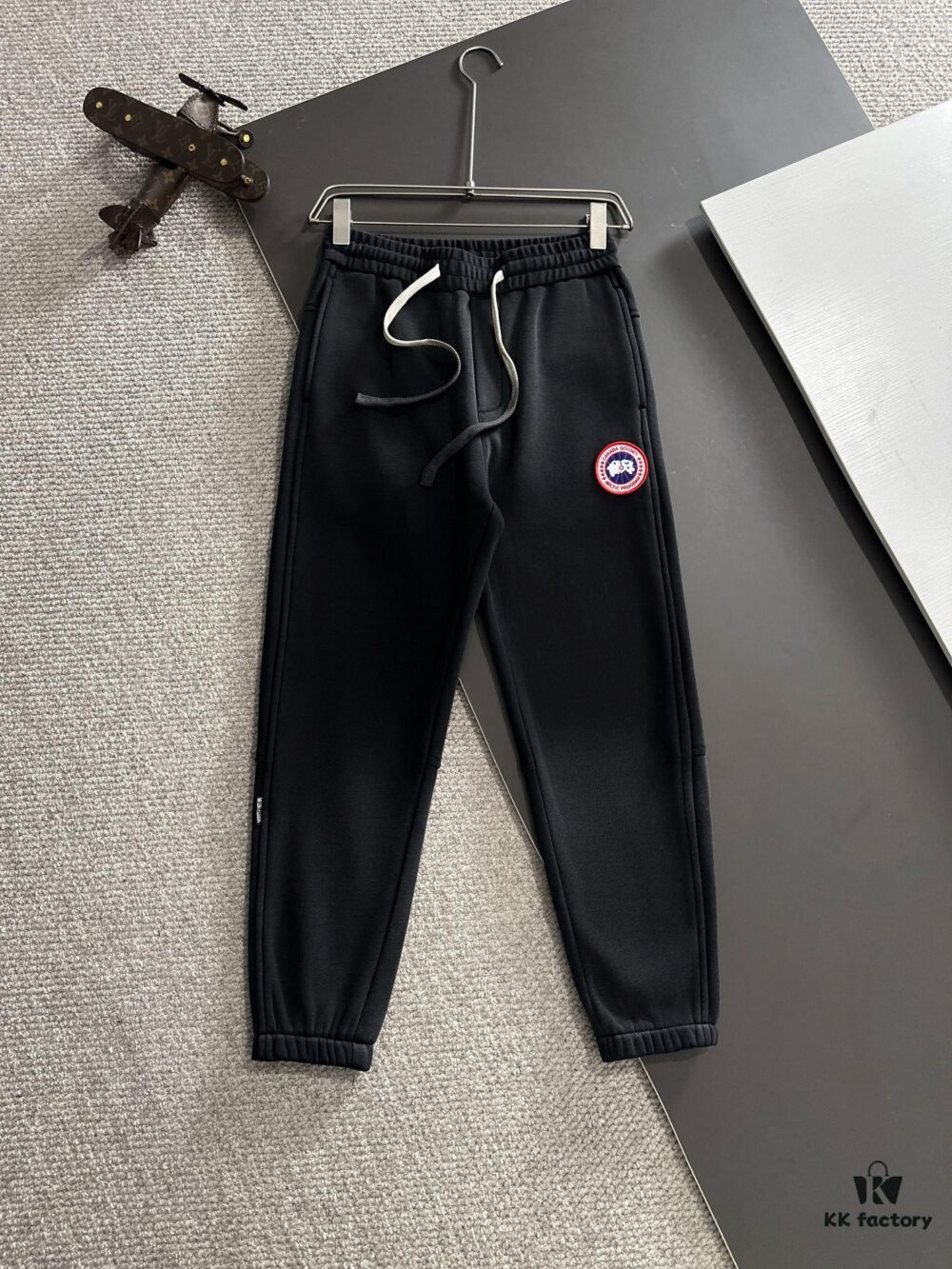6931a31eccd8ab3d7af974ce Canada Goose 2024 Autumn/Winter New Casual Elastic Waist Pants, Fleece-Lined and Thickened, High Breathability, Premium Custom Fabric, Soft and Comfortable, Refined Tailoring for a Stylish Look